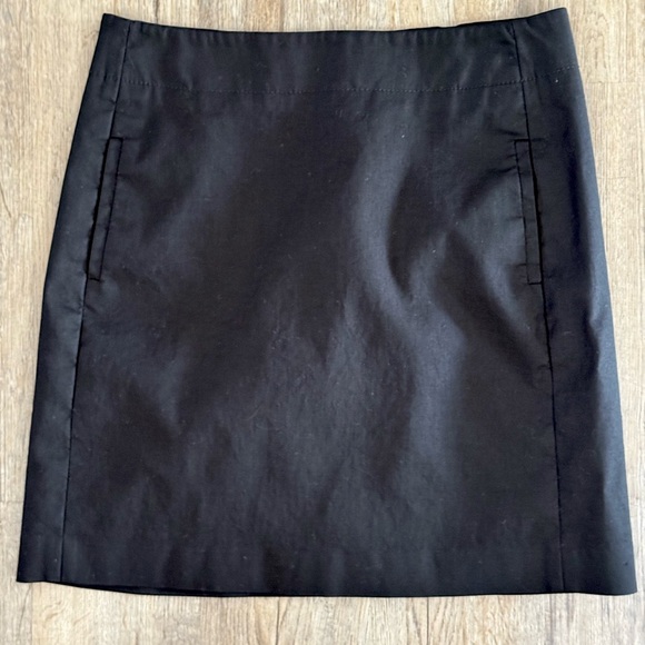 LOFT • A Line Mini Skirt - Picture 1 of 10